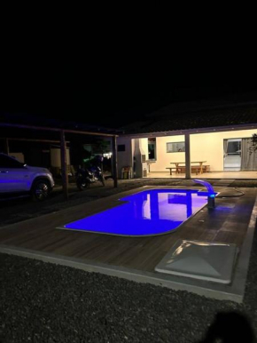 Casa alto padrão e piscina privativa em Guaratiba